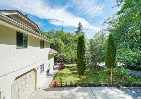 28 Years Young perfect House  Hidden Among Parks and Trails in North Vancouver