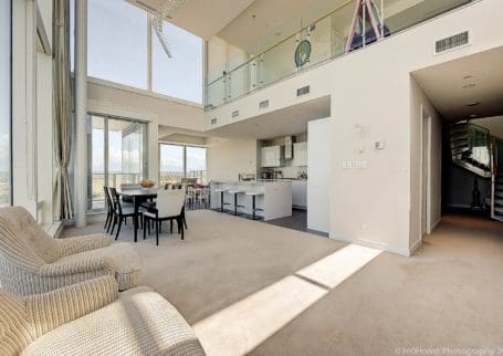 Luxuriously River Green Penthouse in Brighhouse Way