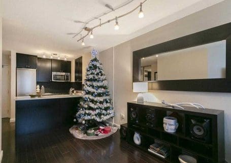 1 BR condo Centrally Located at Anchor Point in the heart of Downtown Vancouver