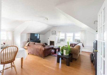Fully Furnished spectacular 2 BR Top floor house ready for rent in North Vancouver, Boulevard