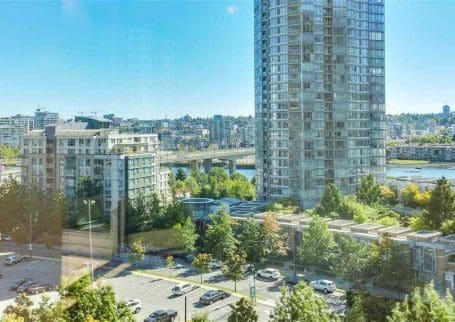 2 BR 2 Bath condo at Landmark 33 by Concord Pacific In the heart of Yaletown