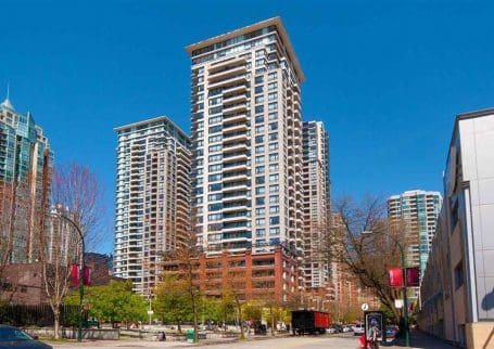 1 BR and Den condo with beautiful views in the heart of Yaletown, Park III building