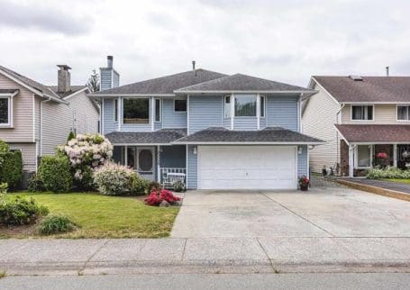 Fully renovated 5 BR, 2 kitchens family house ready to move-in in Cottonwood Maple Ridge